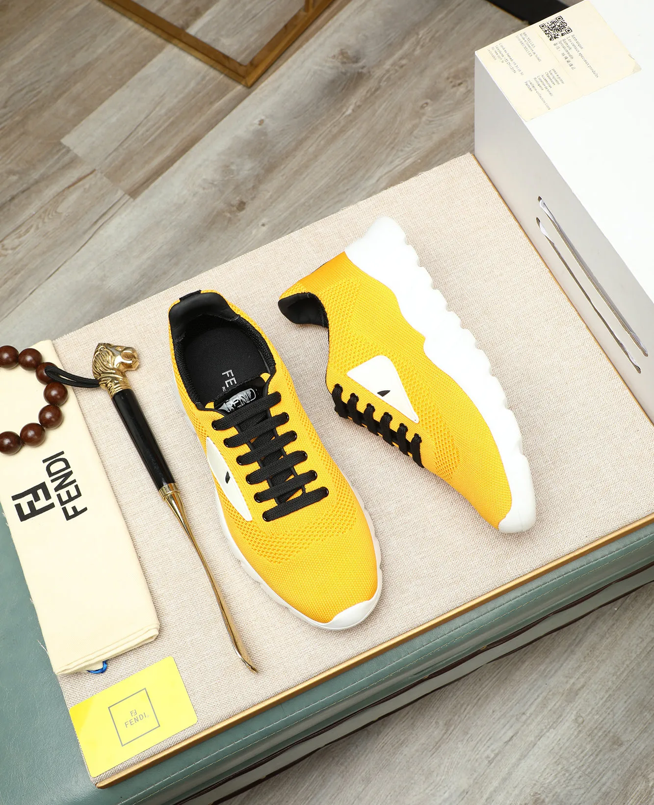 Men's Men's Shoes 💰680 Fendi Fendi's latest Tag series of men's casual mesh sports running shoes, originally purchased and developed, this Tag sports shoe is a one-leg sneaker, made of black high-tech mesh material with gray neoprene details. Oversized FENDI lettering on the side and translucent rubber details. Light and flexible rubber running shoe soles, beautifully packaged at the delivery counter, customized breathable lining, original molded foam rubber outsole, sole thickness: 3.5CM! Size: 39-44 (customized at 38.45.46)